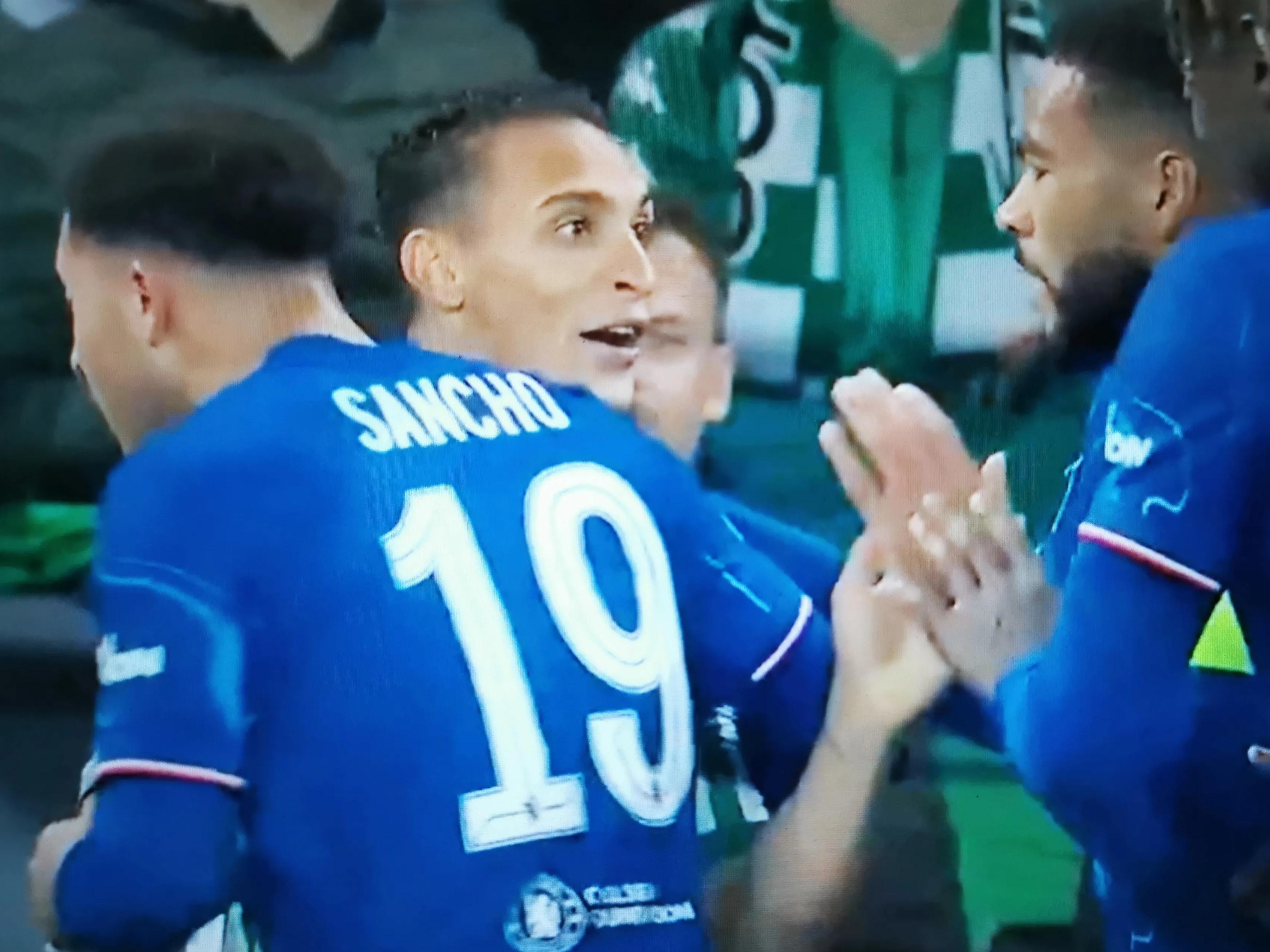 库里在切尔西比赛中重要助攻，夺冠引发热议！