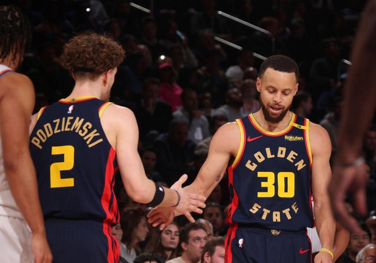 华体会官网库里在西班牙队比赛中势不可挡，战术调整引发热议！的简单介绍