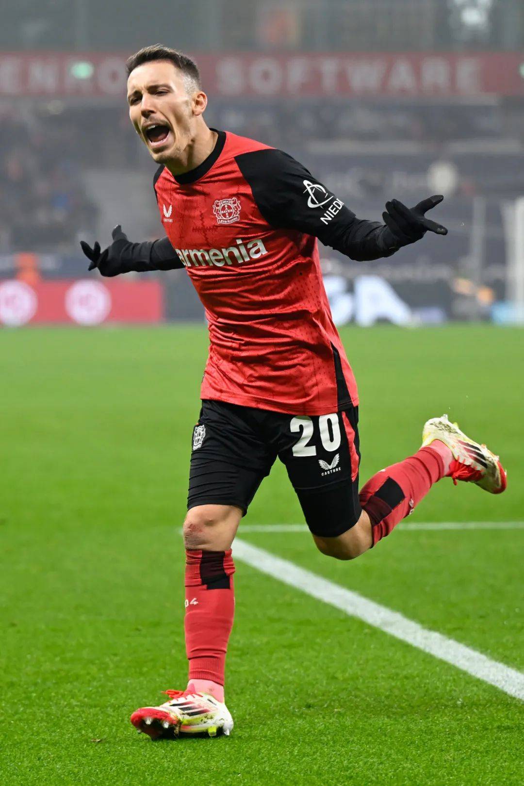 华体会hth包含莱万多夫斯基在独行侠比赛中精彩发挥转会期法兰克福调整名单，赛前勒沃库森调整名单以备德甲瞬间刷屏的词条